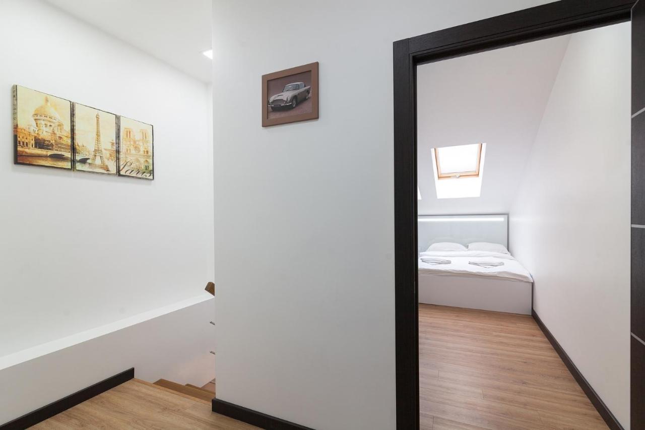 Leogrand Apartment On Doroshenka 38 Lviv Exterior photo